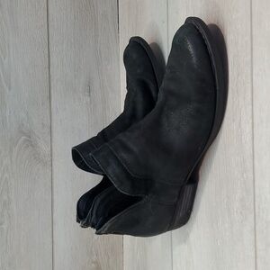 Born Women Leather Cut Out Side Leather Boots heels shoes sz 9.5M